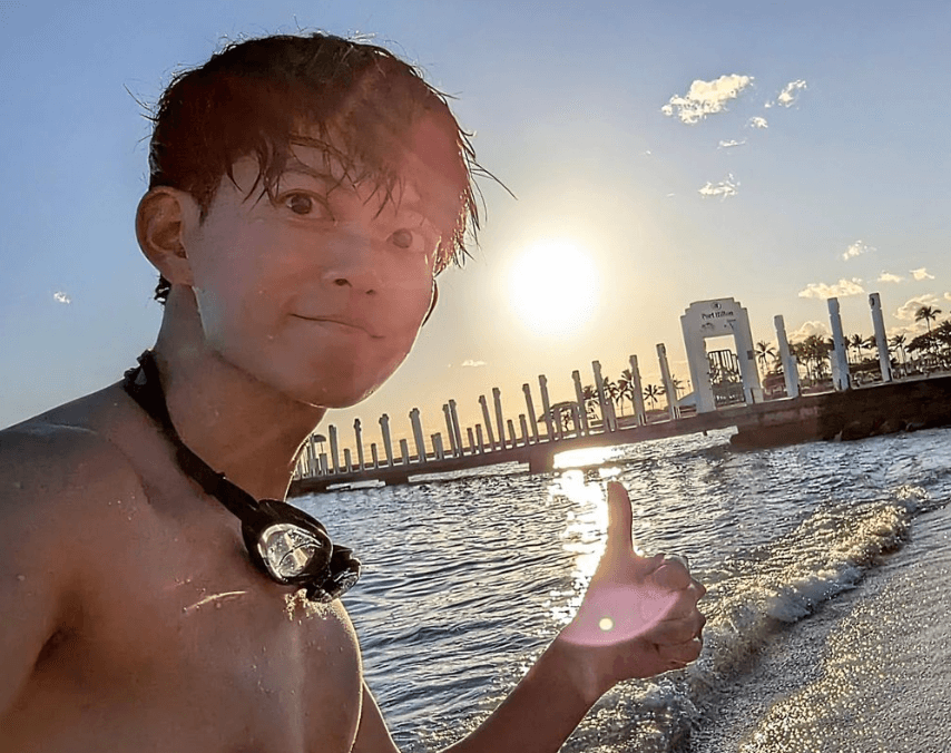 松丸亮吾、意外とマッチョと話題に！ハワイでの夏休みを満喫中