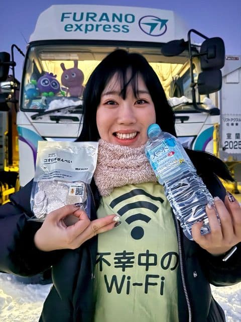 トラックめいめい、「コオロギせんべい」と共に出発を報告！「食べ過ぎ予防」の独特な対策に注目