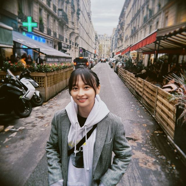 「杏さんのように…」影山優佳、パリの街で念願叶えた笑顔ショットが可愛すぎる！