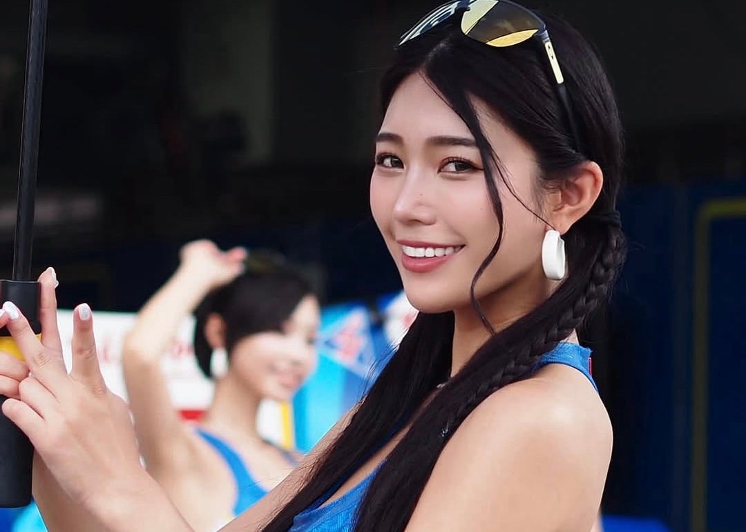 圧巻の“富士山級ボディ”！美女レースクイーン・成沢紫音のビキニ姿に熱視線