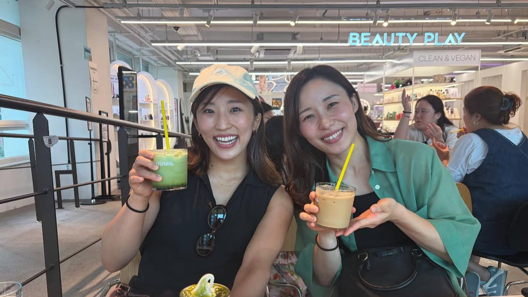 須﨑優衣、笑顔のオフショットショット姿にファンから歓喜！！