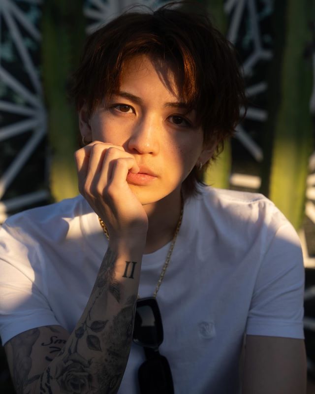 岩橋玄樹、タトゥーあらわな半袖白T姿が「ギャップ凄すぎ」と話題に👀