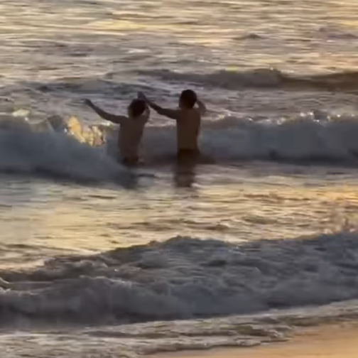 BTSジミン、SNSにテテとの仲良しムービーを公開！水着姿で手をつなぎ、波打ち際ではしゃぐ姿が尊いと話題に！