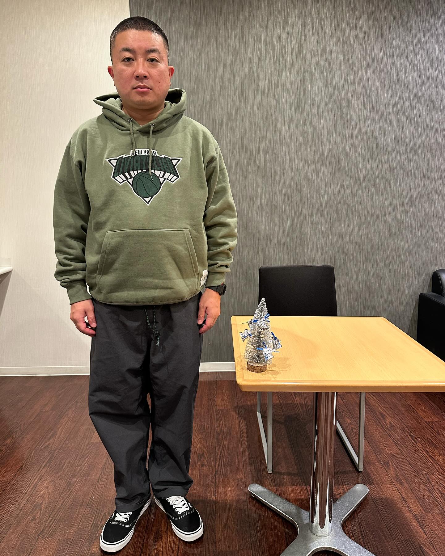 チョコプラ松尾が3つ目の恒例クリスマスツリーショットを投稿！ファン「この季節きたーーー🔥」