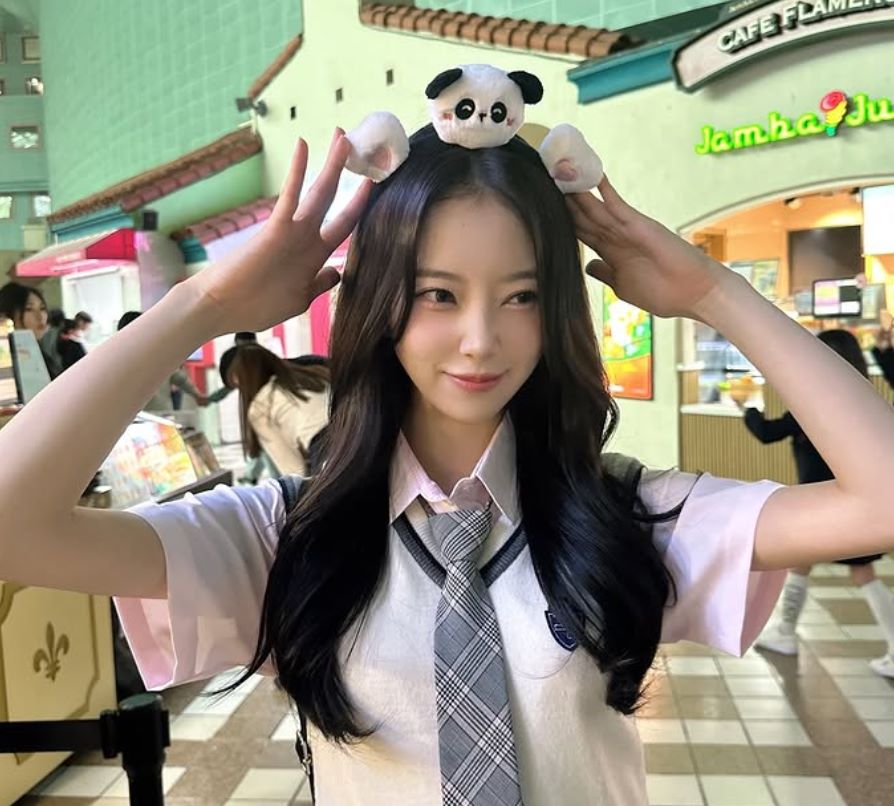 元乃木坂46・堀未央奈が韓国のテーマパークで制服ショット披露！