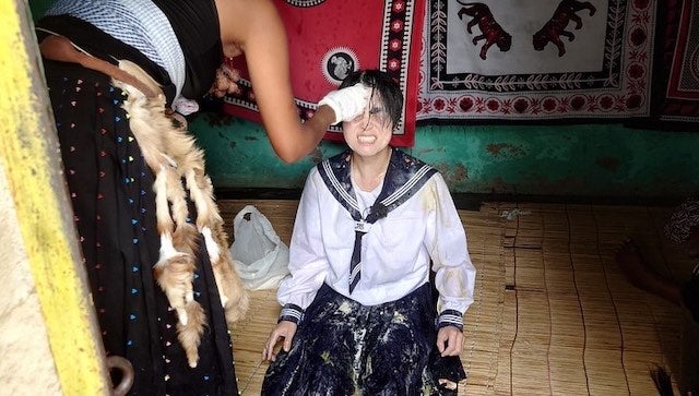 イモト 生卵と小麦粉で生霊を祓ってもらう写真が話題😂📸