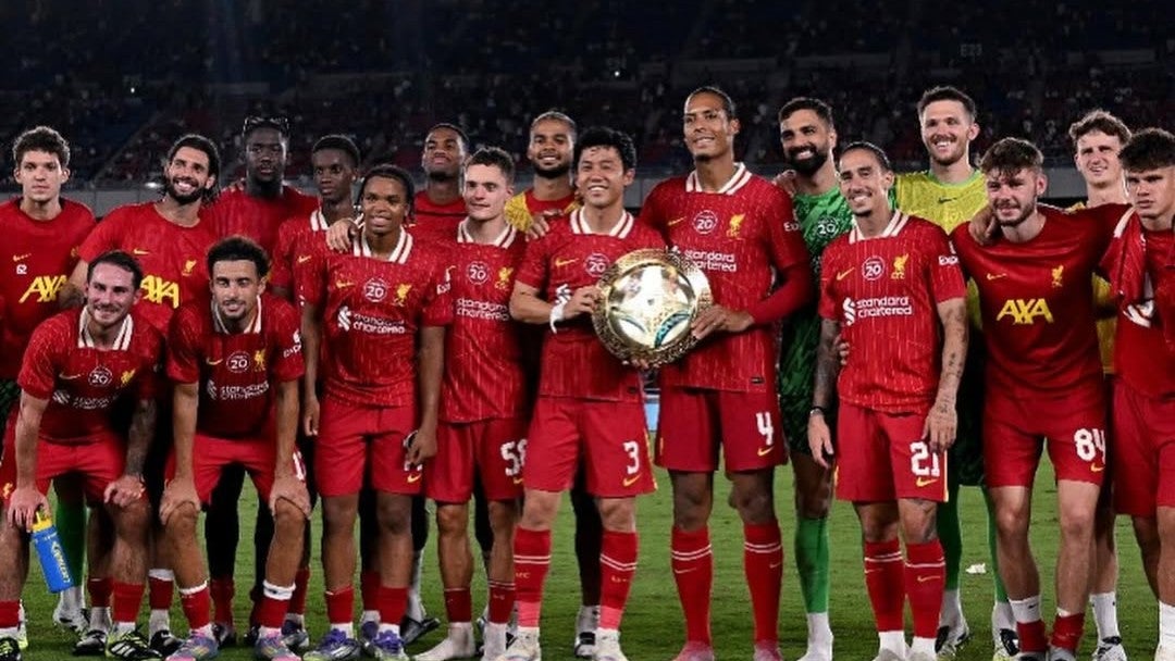 日本列島が熱狂…赤い戦士が見せた“感謝の笑顔”に世界中が反応