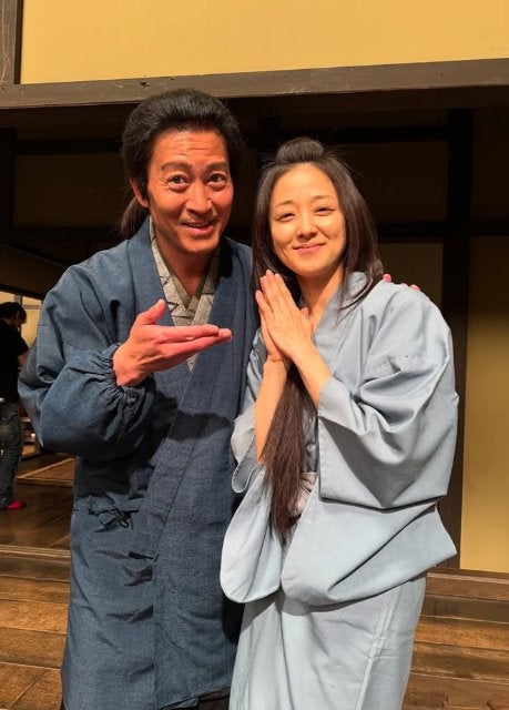『大岡越前』再放送に出演！寺脇康文と共演、中越典子“笑顔のひととき”