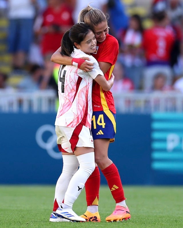 長谷川唯がマンチェスター・シティの同僚との交流にファン注目