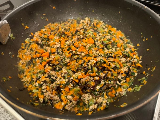 「飯テロすぎ…」超人気歌手　深夜に罪なご飯を公開！！