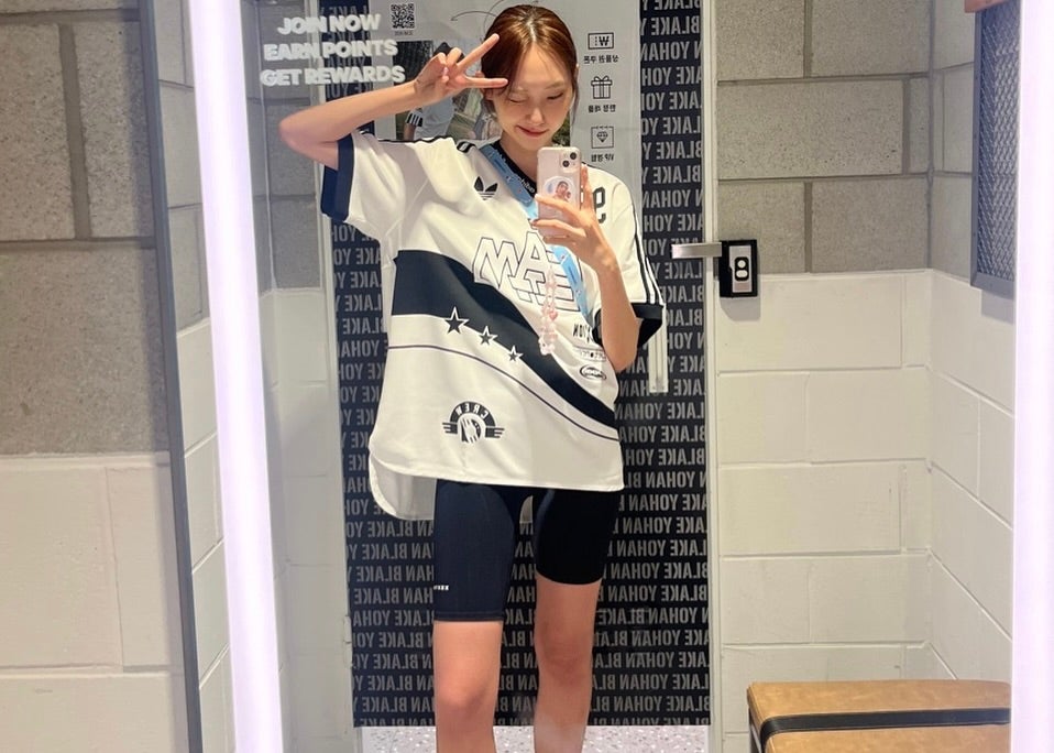 172cm“水泳界のアイドル”、Sサイズ競泳水着が包む艶やかシルエット