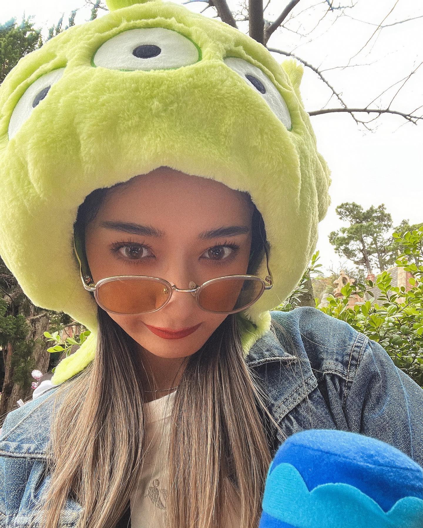 〇〇とのツーショットも！？みちょぱがディズニーでの激カワ写真を公開📸💚