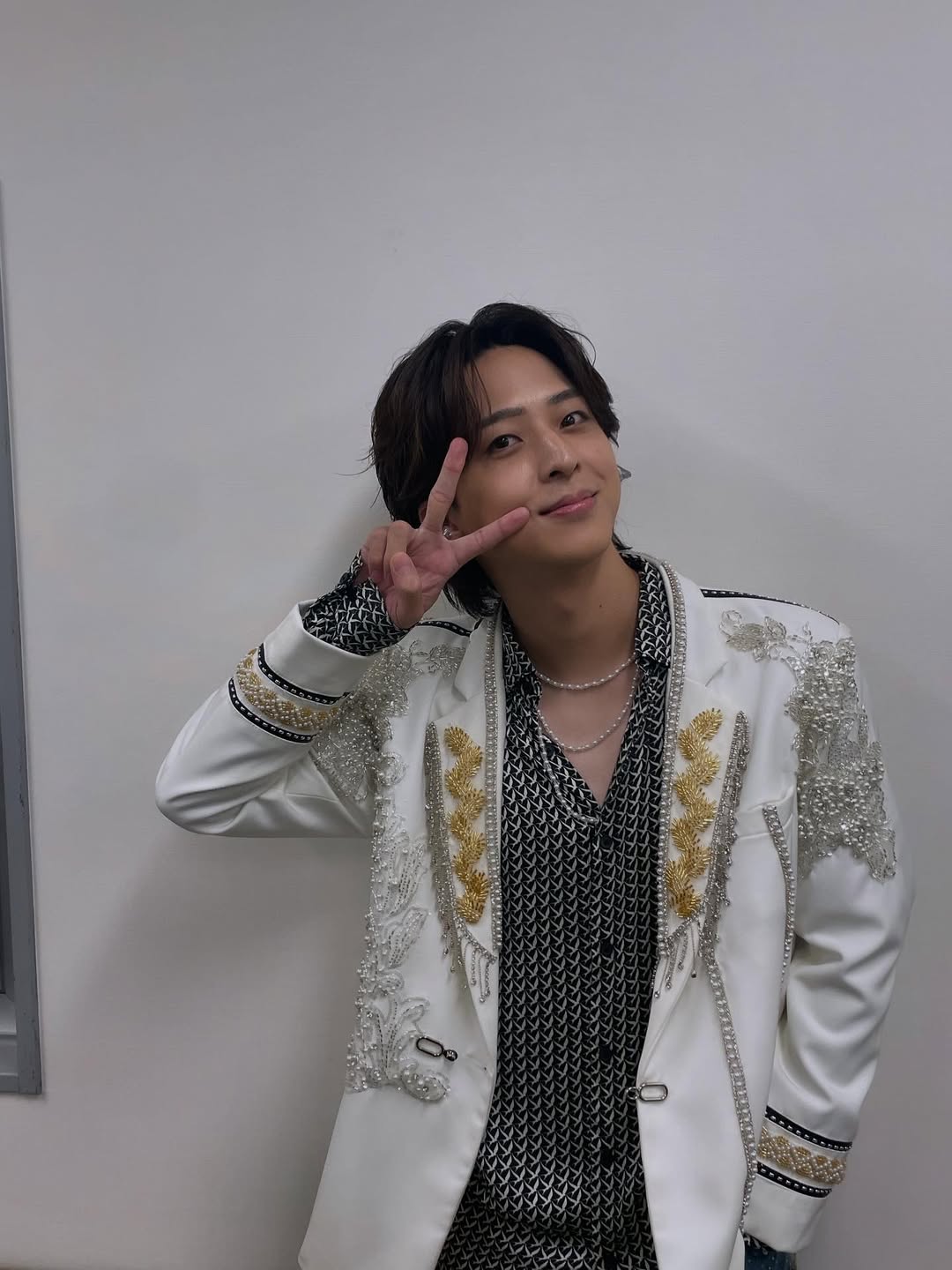 ”国民の元カレ”寺西拓人、アリーナツアー完走を報告！王子様ショットに「スタイルどうなってるの？！」