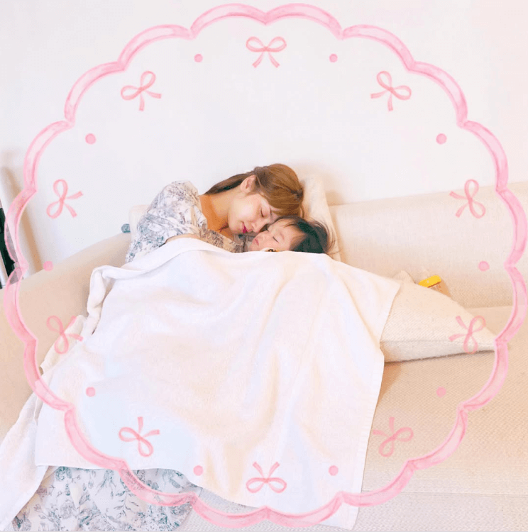 平愛梨、赤ちゃんとの寝顔写真が可愛すぎるとファンほっこり！