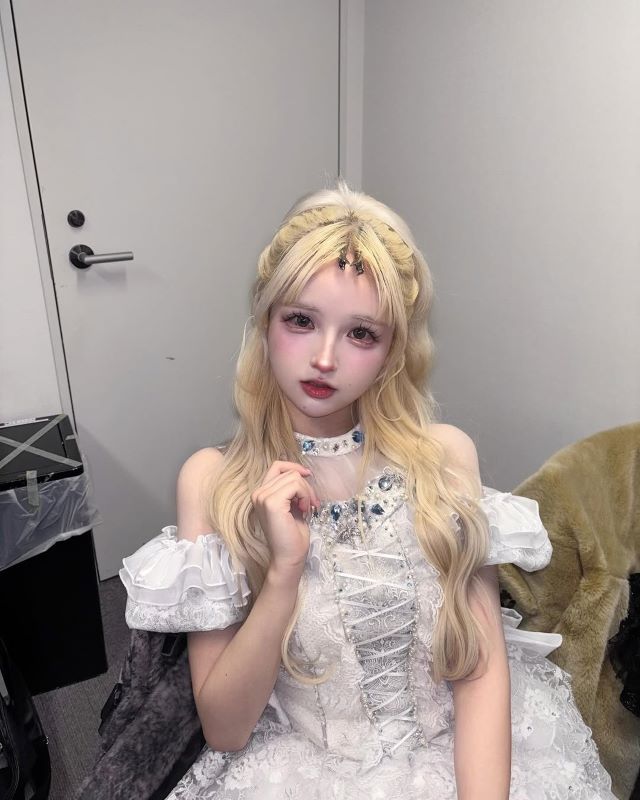 「世界一可愛いです」居廻のあのアイドルの純白ドレスショットが話題に！