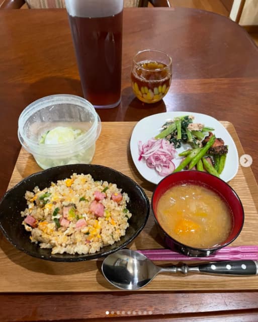 飯島直子、手料理と愛犬の画像をインスタにアップ「美味しそう」「可愛い」の声