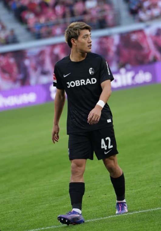 ファンの熱狂も最高潮に！ドイツで活躍中の堂安律が今季4ゴール目！