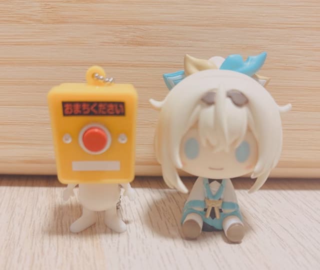 「新しいおともだち」ホロライブ・風真いろは、自身の人形とあの○○のキーホルダーとの可愛らしいツーショットを公開！