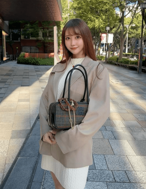 「ビーナスを見た」あの美女インフルエンサーの路上・美スタイル披露で、ファン総員釘付け状態！