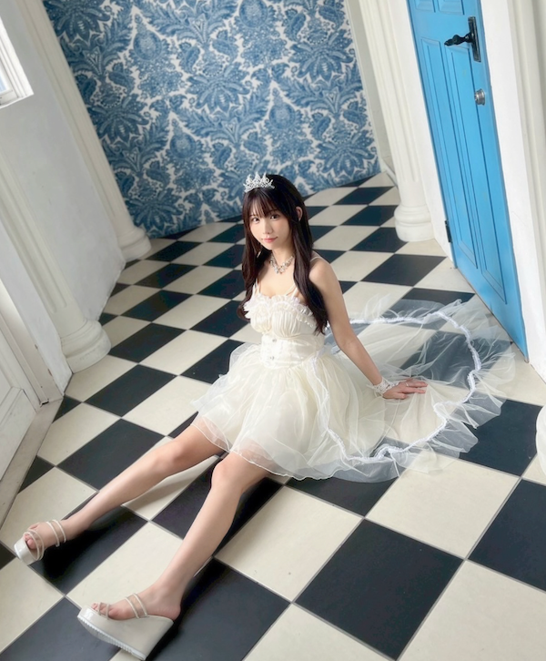 えなこ、純白ドレス姿にファン歓喜「お姫様すぎる…」「あ、好きです」