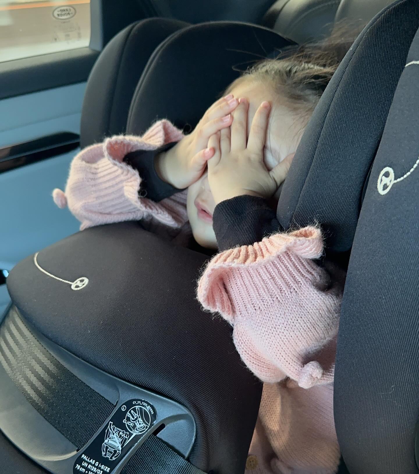 板野友美が愛娘の最新ショットを公開📸ファンから「可愛すぎる💖」の声