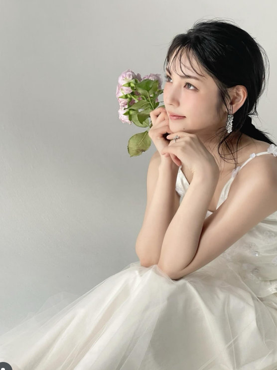 「息をのむ美しさ…！」道重さゆみ、美人百花卒業号に感謝　編集者の言葉に「胸がいっぱい」