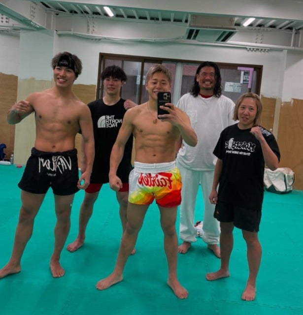 武尊がクリスマスもジムの仲間としっかりトレーニング！