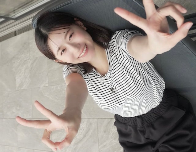 上西怜が爽やかスマイルでピース！夏先取りのオフショットが話題に