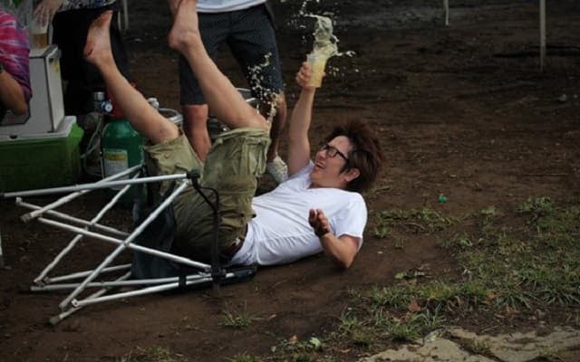 「芸術点高いw」倉持由香が”すっ転ぶ”夫・ふ～どの写真を公開！