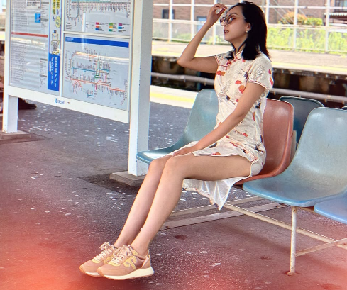 「わぁ〜セクシー」クンフー美女子、チャイナドレス駅のホームに推参！登場だけでファンが沸く「こんな綺麗な人が駅にいたら目玉飛び出る」