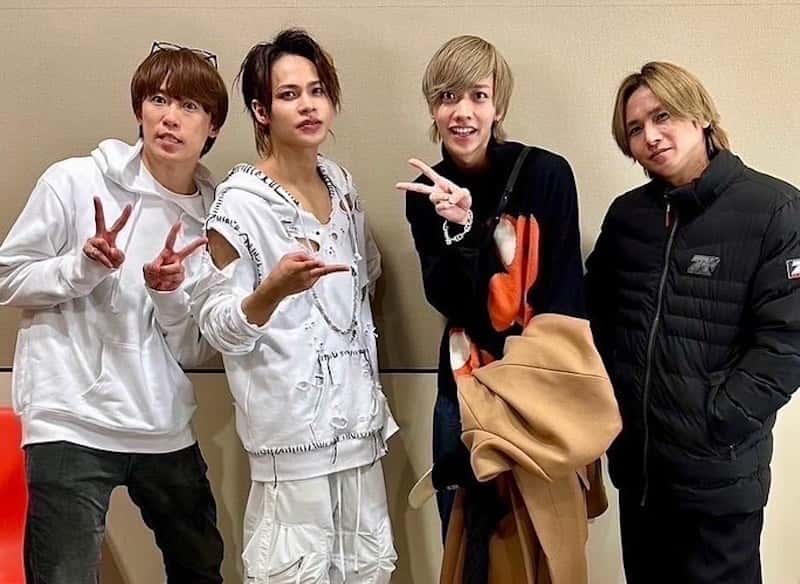 上田竜也がTOBE所属タレントらとの記念ショットを公開し話題に