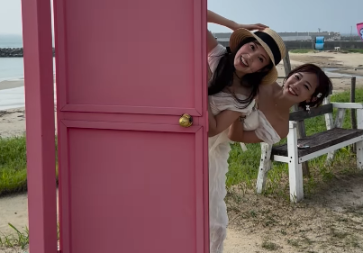 美女タレントの九州女子旅！荒ぶる魂の”神輿だ・わっしょい＆ドアからひょっこりムービー”を披露「可愛すぎるのオンパレード！」