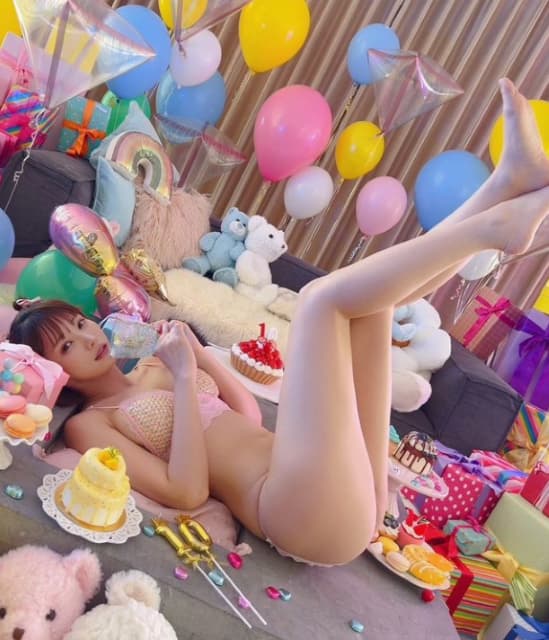 コスプレイヤー えなこ 『別冊ヤングチャンピオン』の表紙に登場！