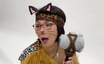 くわばたりえ、「原始人か猫か」謎ショットにファン爆笑！「お腹痛い」と絶賛の嵐！！