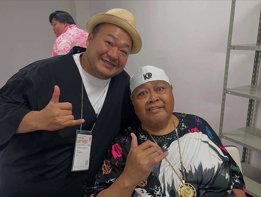 豊ノ島が話題のあのスポットを訪れることに成功！小錦との貴重なツーショットも公開