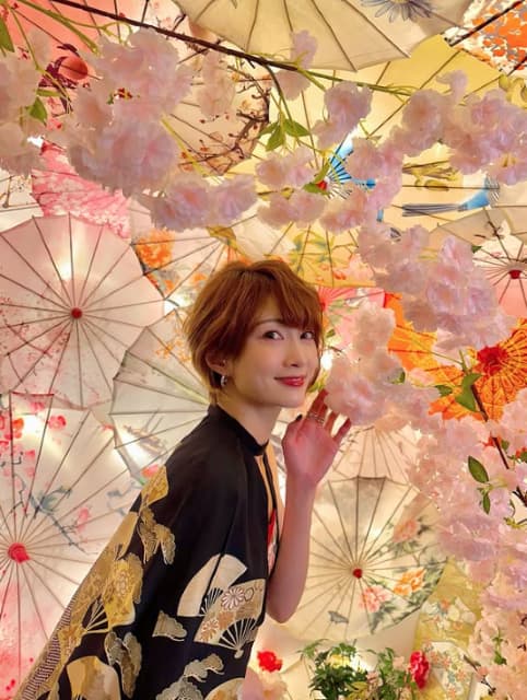 「涼を感じるデザインで素晴らしい」音楽家・Ayasaの涼やか“和ショット”の美しさにファン歓喜！？