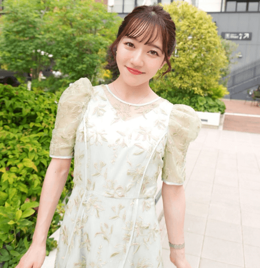 「まるで物語の中のヒロインみたい…かわいい」美女アナウンサー、グリーンのドレスショットが”美”だとファン釘付け「いい女だ〜」