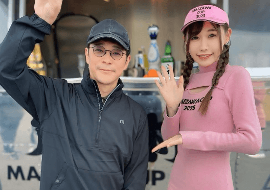 「前澤さんだあ」人気モデル、ゴルフ美女子モードに！前澤社長との2ショットにファン羨望の眼差し「貴重で記念のショットですね」