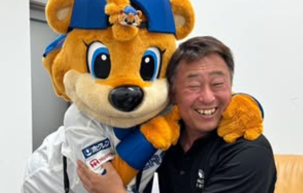 “乱入”カビーと岩本勉、鎌ヶ谷でお茶目なプレ球前コラボ！