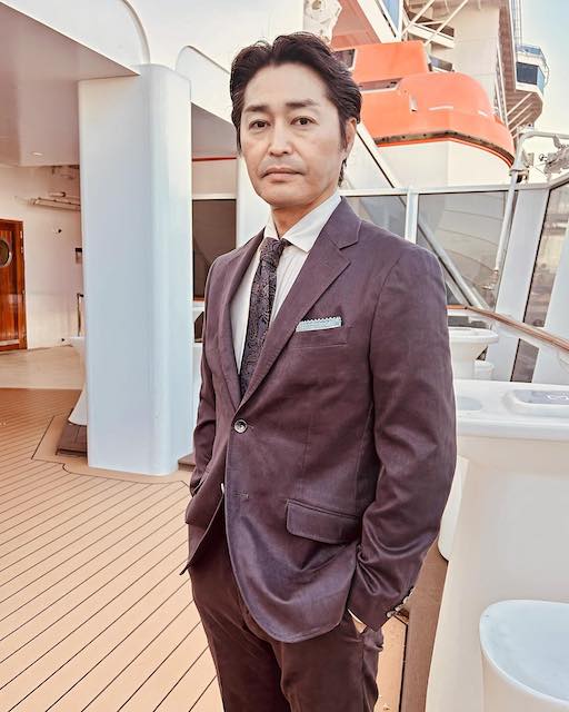 安田顕の渋すぎるスーツ姿にファンうっとり「ますます惚れてまう」
