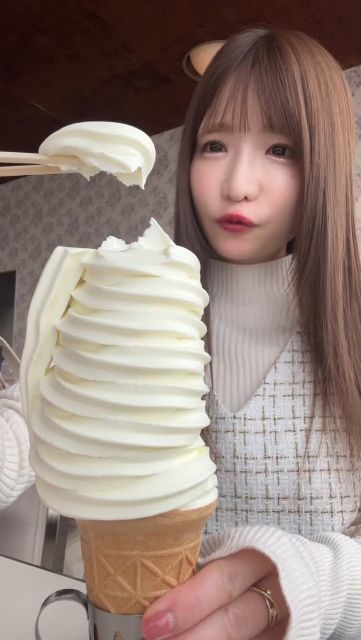 箸でいくの！？あの大食いアイドルが『めちゃデカ◯◯◯』爆食いムービー公開！！