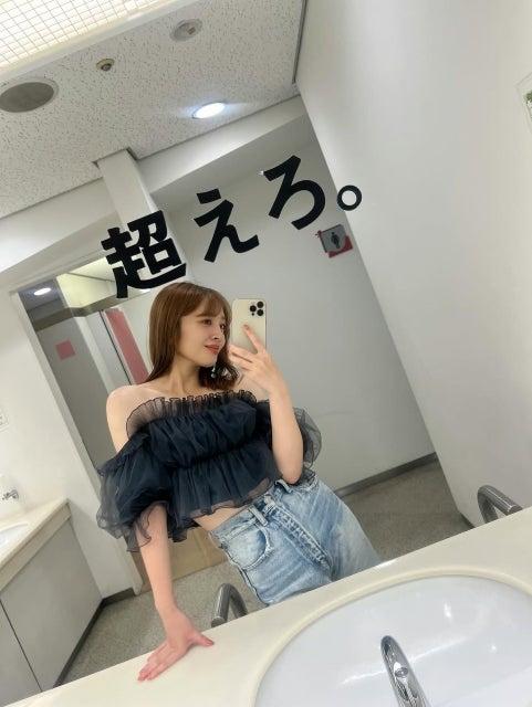 鏡に映る「超えろ。」が放つ、あのファッションモデルの挑戦と美の覚悟