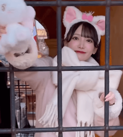 「何ですか？この可愛い生き物は」あの人気アイドル、美が迫りくる”猫姿・プリズンショット”ムービーを披露し大反響！