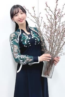 「佐倉だから桜かな」声優・佐倉綾音 桜との2ショットが美しいと話題に！