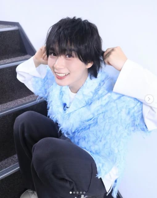 大西流星『階段ちょこん』