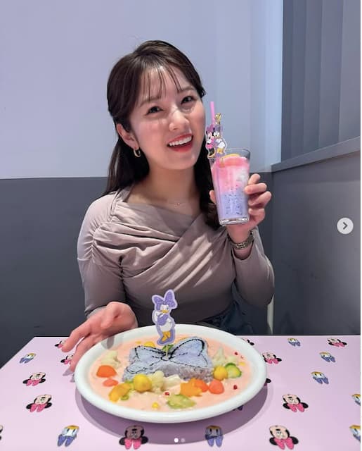 ABCテレビ・鷲尾千尋アナが地元の友人とのランチ風景を公開！