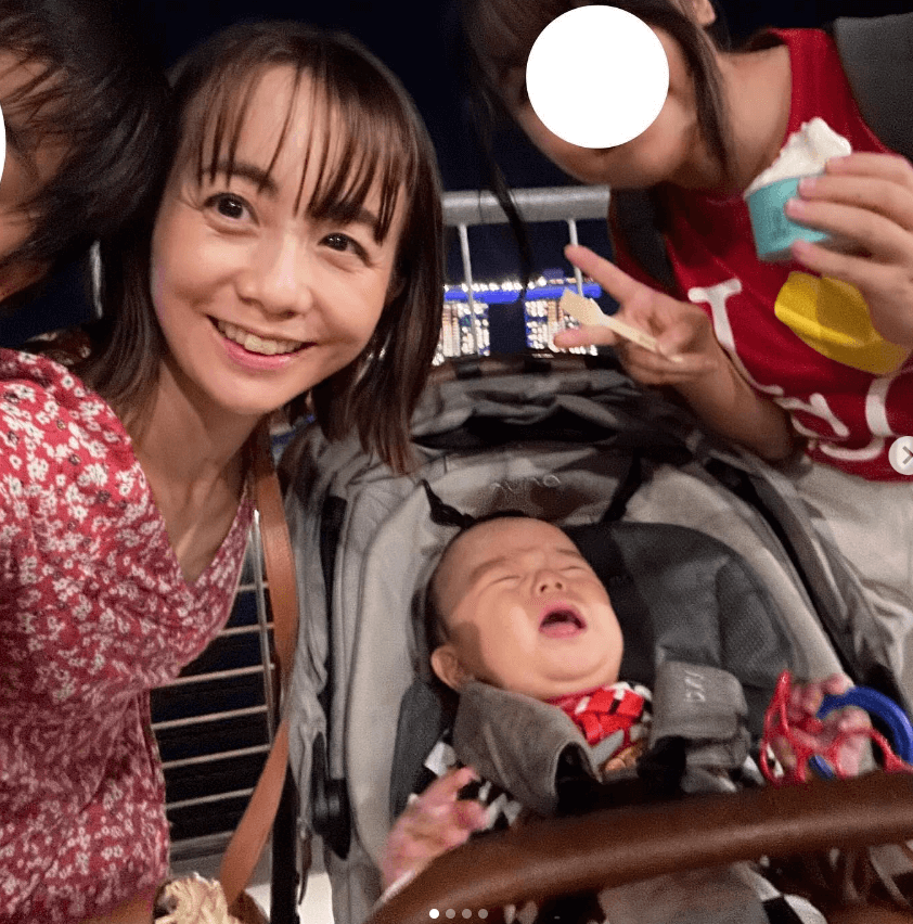 福田萌、シンガポールのナショナルデーを家族で祝う！感動の花火と初体験の次男にほっこり