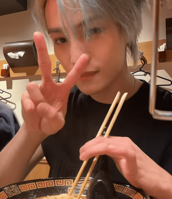 大人気韓国アイドルが日本で一蘭を楽しむ 「食べてる姿もイケメンすぎる！」