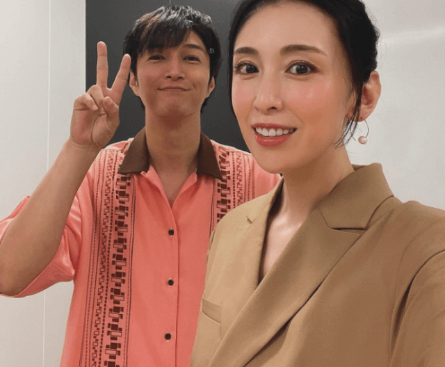 雛形あきこ＆天野浩成夫妻がIKEAで仲良しツーショット！