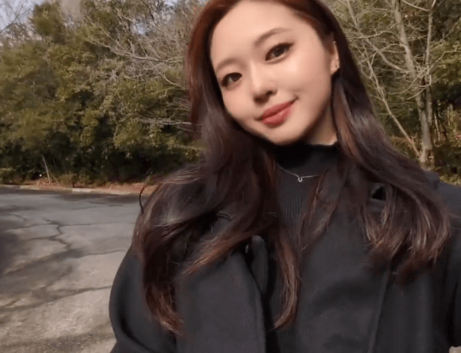 18歳のビキニフィットネス美女子、”美しすぎるウォーキングムービー”を公開！癒しの微笑みにファン一斉に魅了